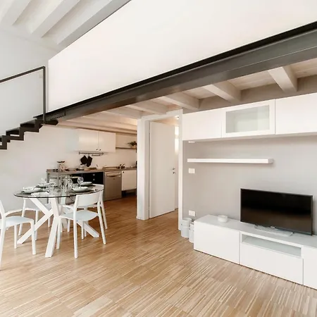 아파트 Loft Alle Mura - Bymyhomeincomo *